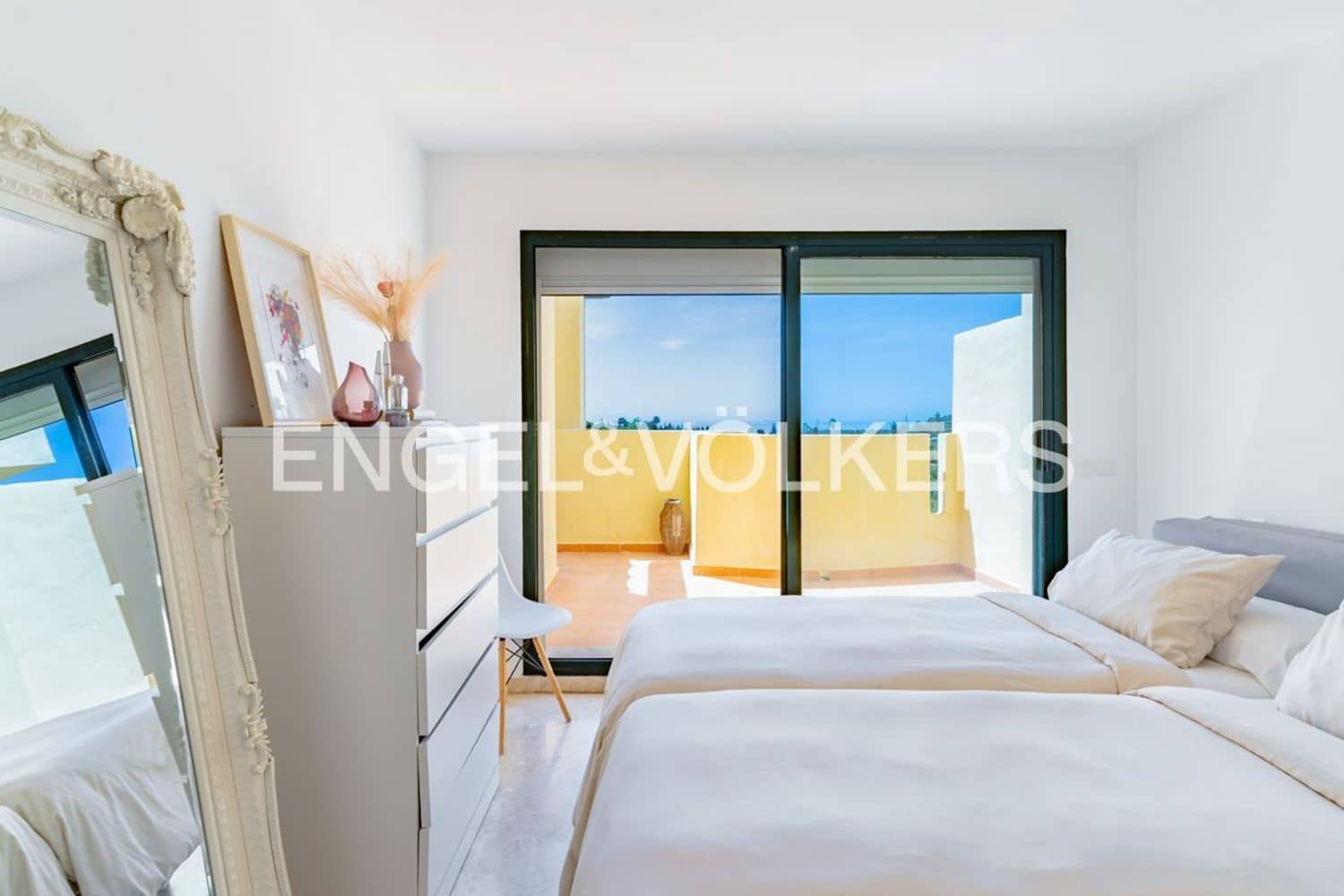 3 chambre Appartement à vendre à Estepona avec piscine garage - 535 000 € (Ref: 9872969)