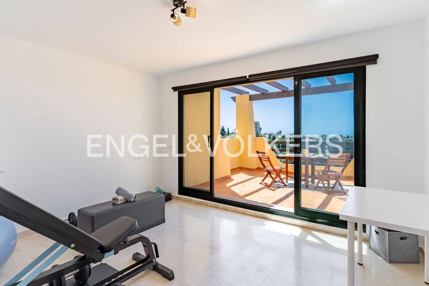 3 chambre Appartement à vendre à Estepona avec piscine garage - 535 000 € (Ref: 9872969)