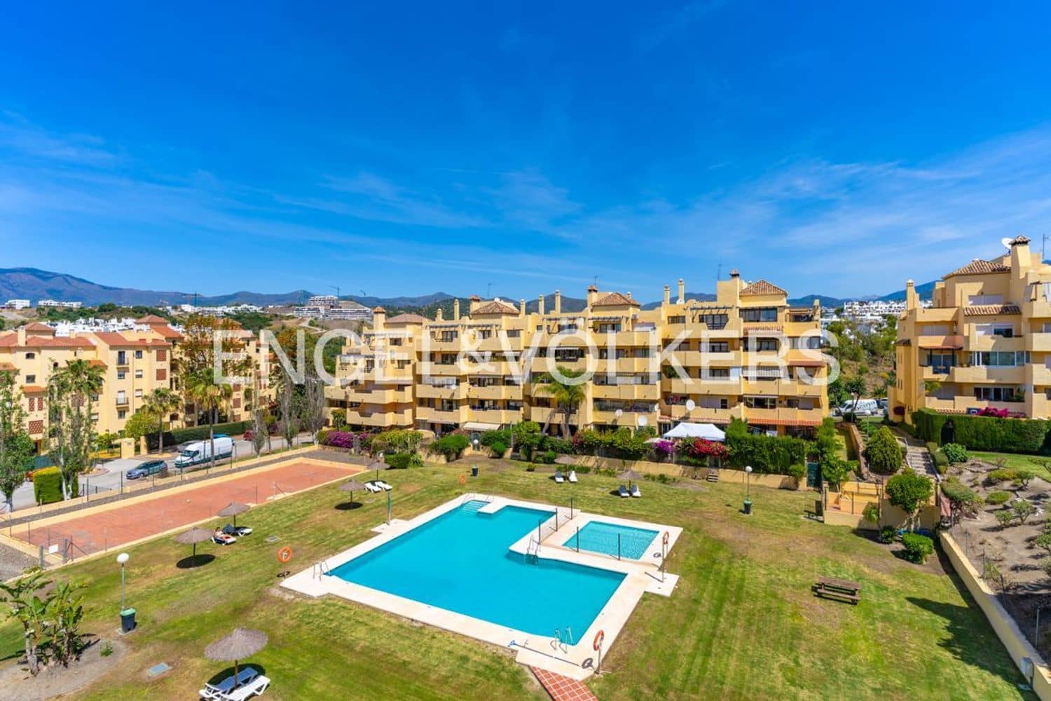 3 chambre Appartement à vendre à Estepona avec piscine garage - 535 000 € (Ref: 9872969)