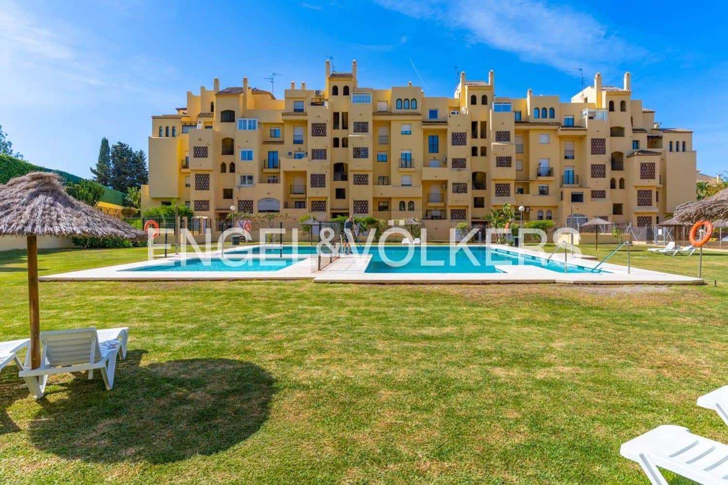 3 chambre Appartement à vendre à Estepona avec piscine garage - 535 000 € (Ref: 9872969)