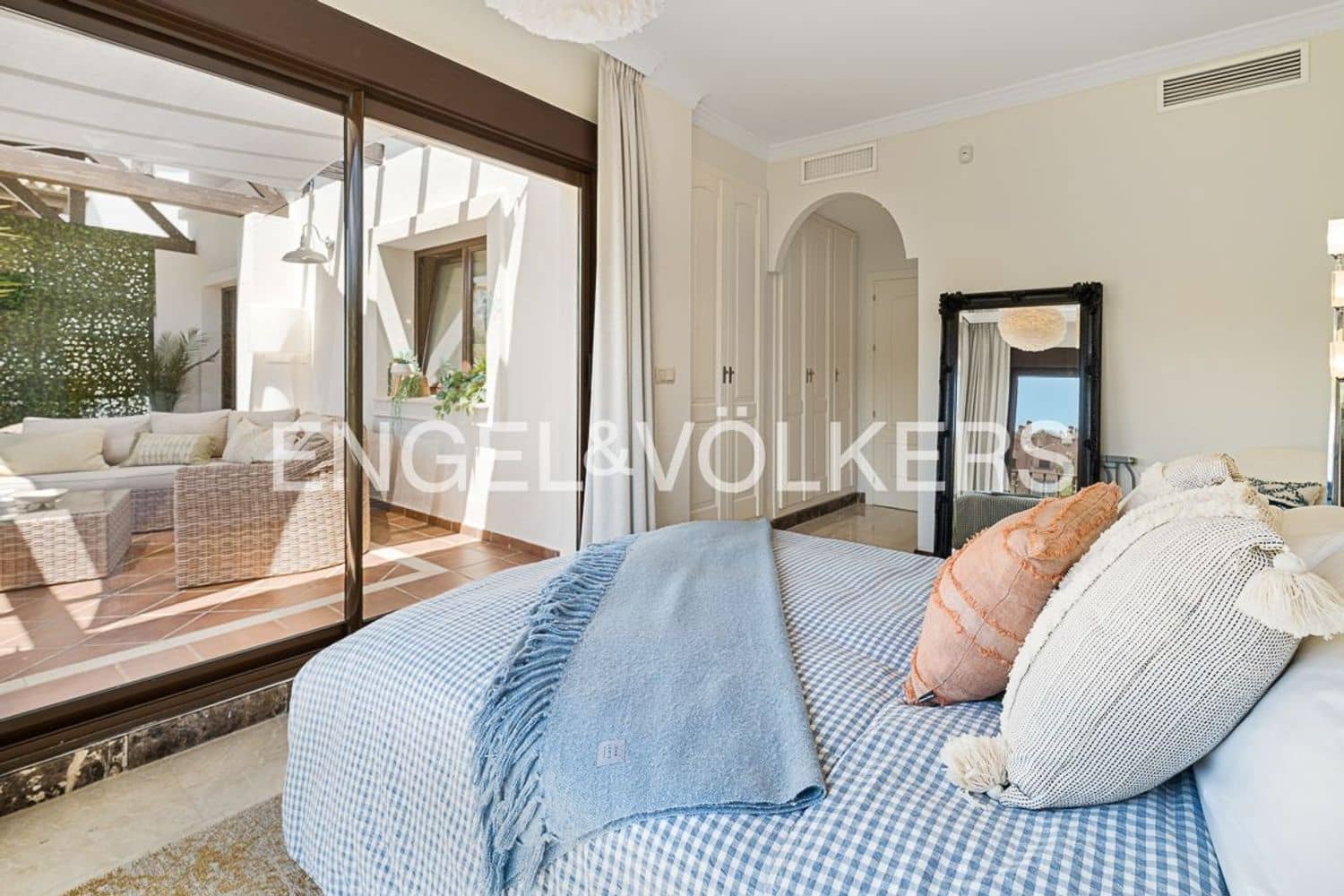 3 soverom Villa til salgs i Estepona med garasje - € 885 000 (Ref: 9872971)