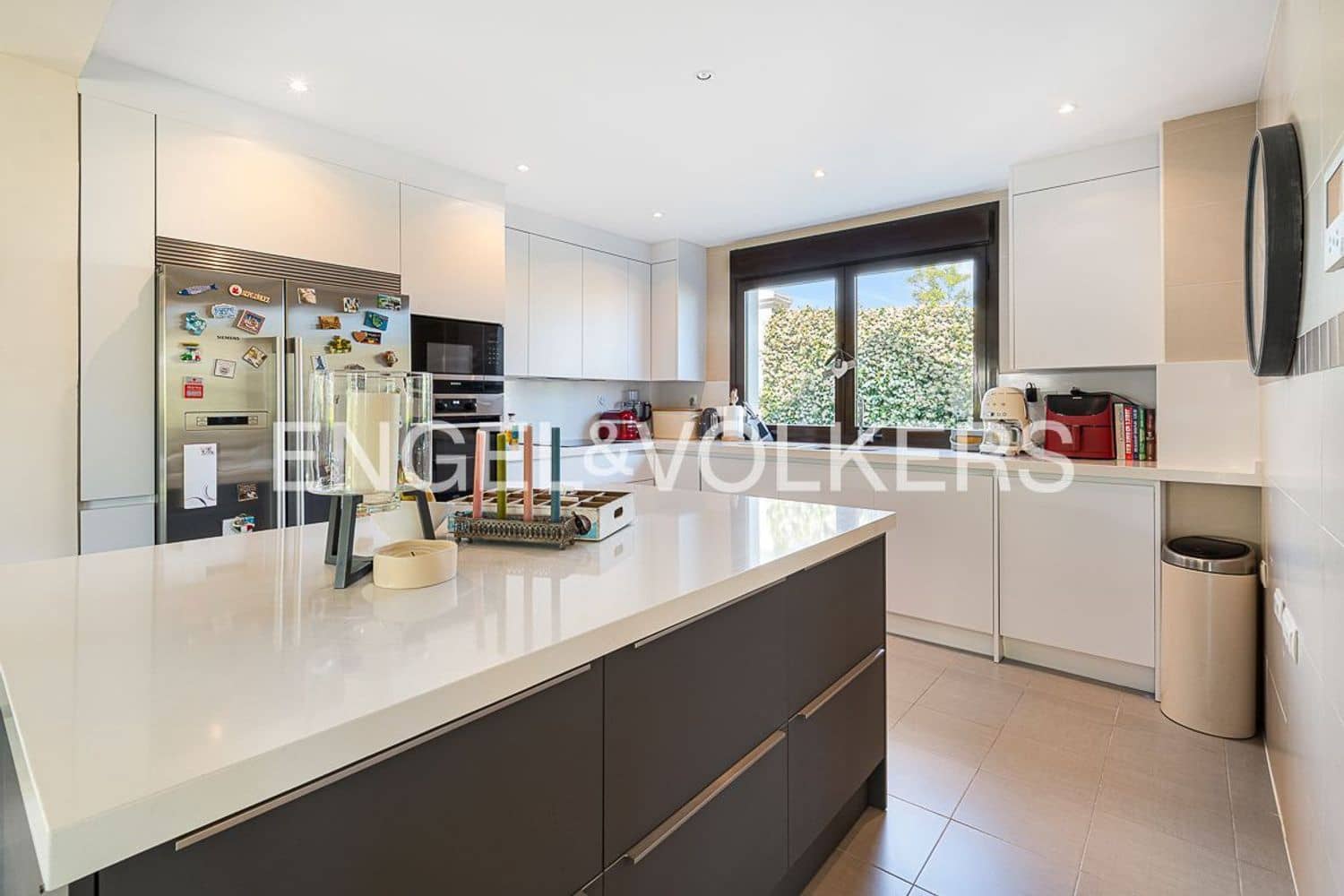 3 soverom Villa til salgs i Estepona med garasje - € 885 000 (Ref: 9872971)