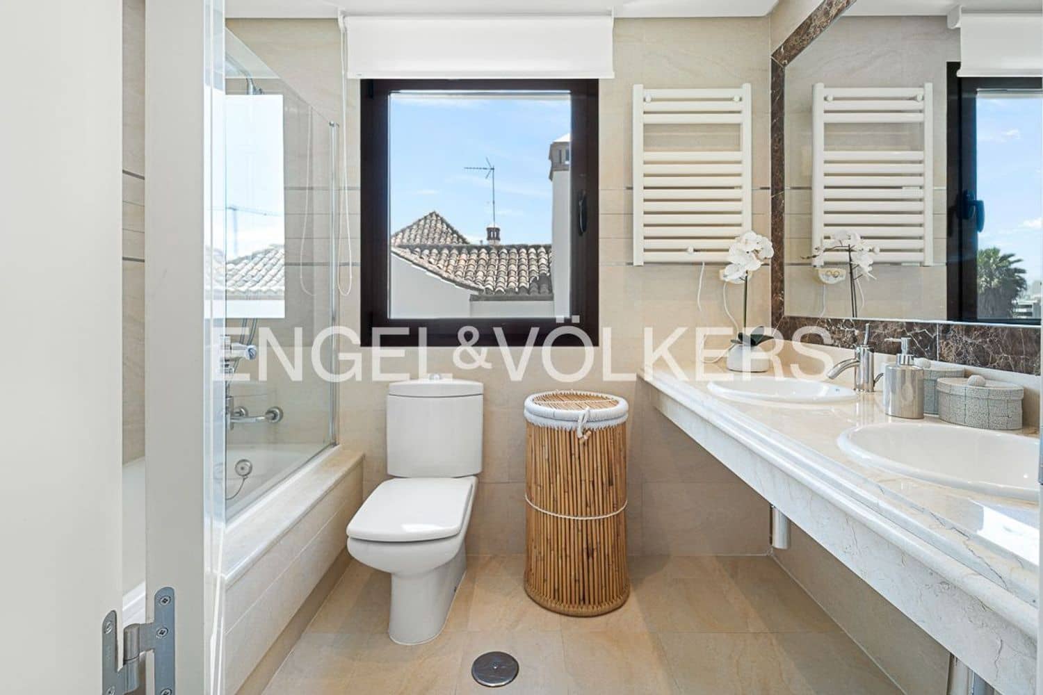 3 soverom Villa til salgs i Estepona med garasje - € 885 000 (Ref: 9872971)