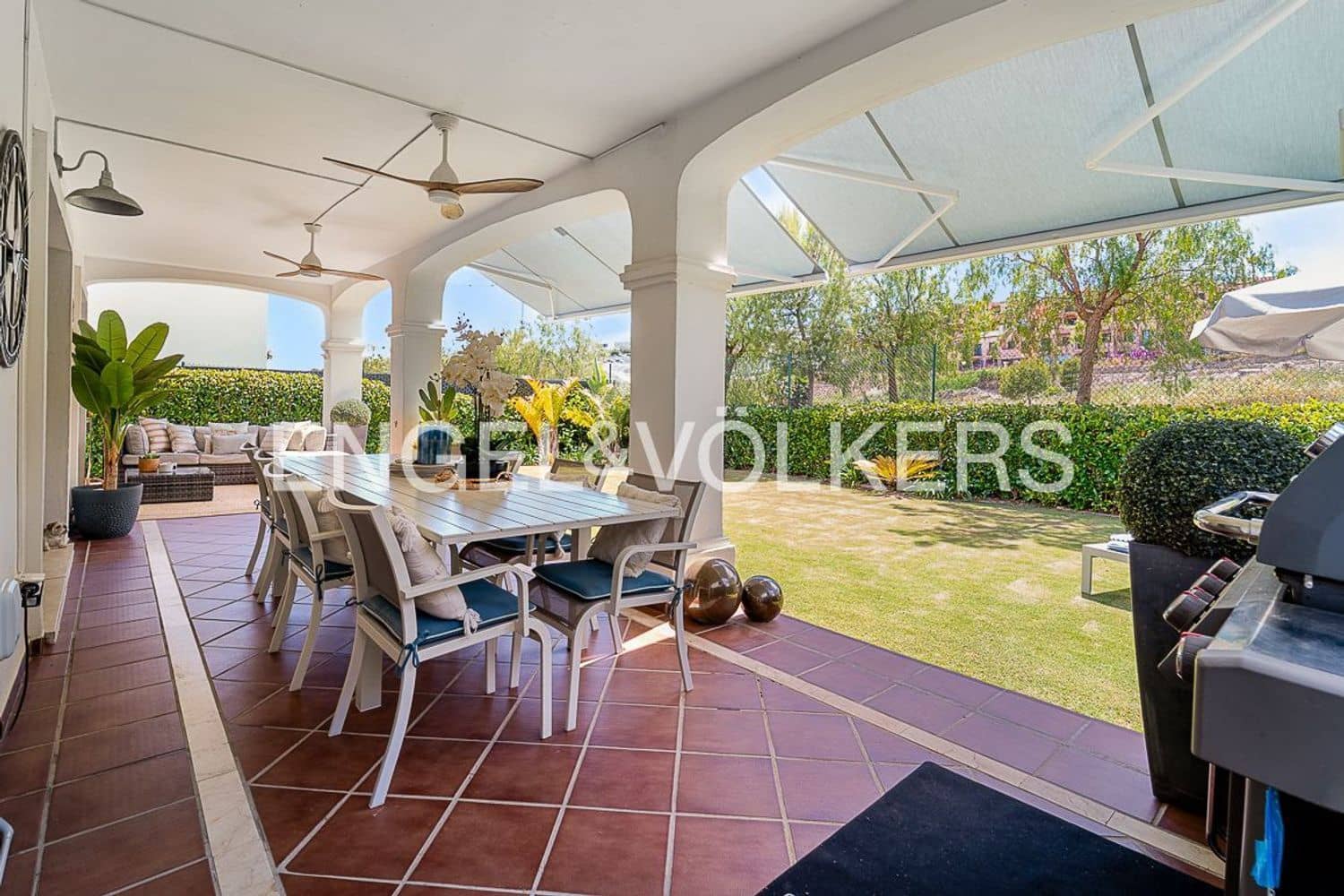 3 soverom Villa til salgs i Estepona med garasje - € 885 000 (Ref: 9872971)