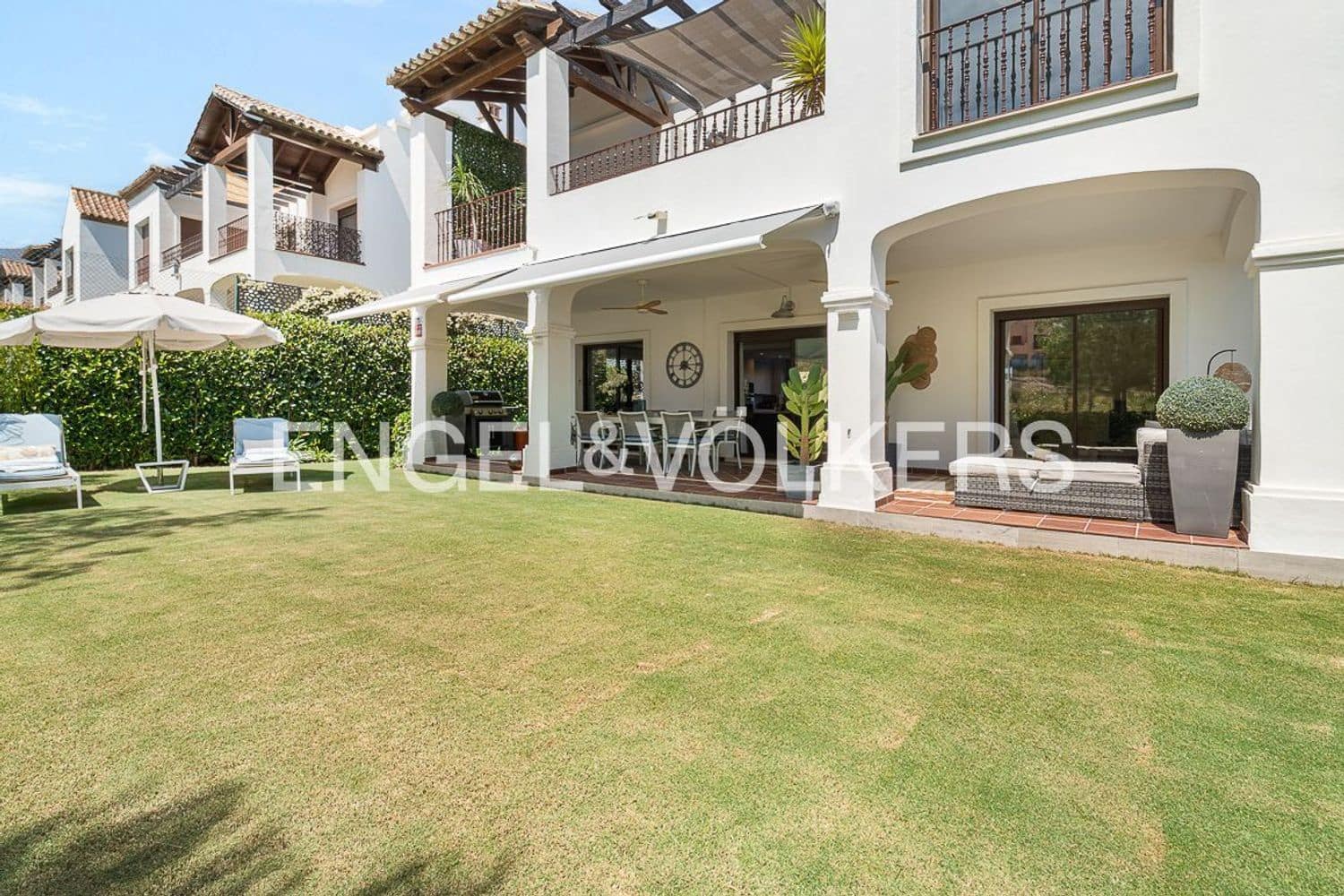 3 soverom Villa til salgs i Estepona med garasje - € 885 000 (Ref: 9872971)