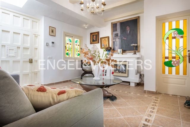 Chalet de 4 habitaciones en Altos de Estepona, Estepona en venta con piscina garaje - 1.295.000 € (Ref: 9872972)