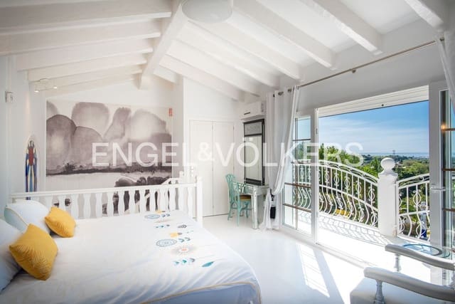 Chalet de 4 habitaciones en Altos de Estepona, Estepona en venta con piscina garaje - 1.295.000 € (Ref: 9872972)