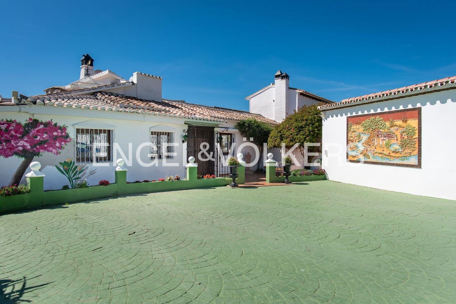 Chalet de 4 habitaciones en Estepona en venta con piscina garaje - 1.295.000 € (Ref: 9872972)