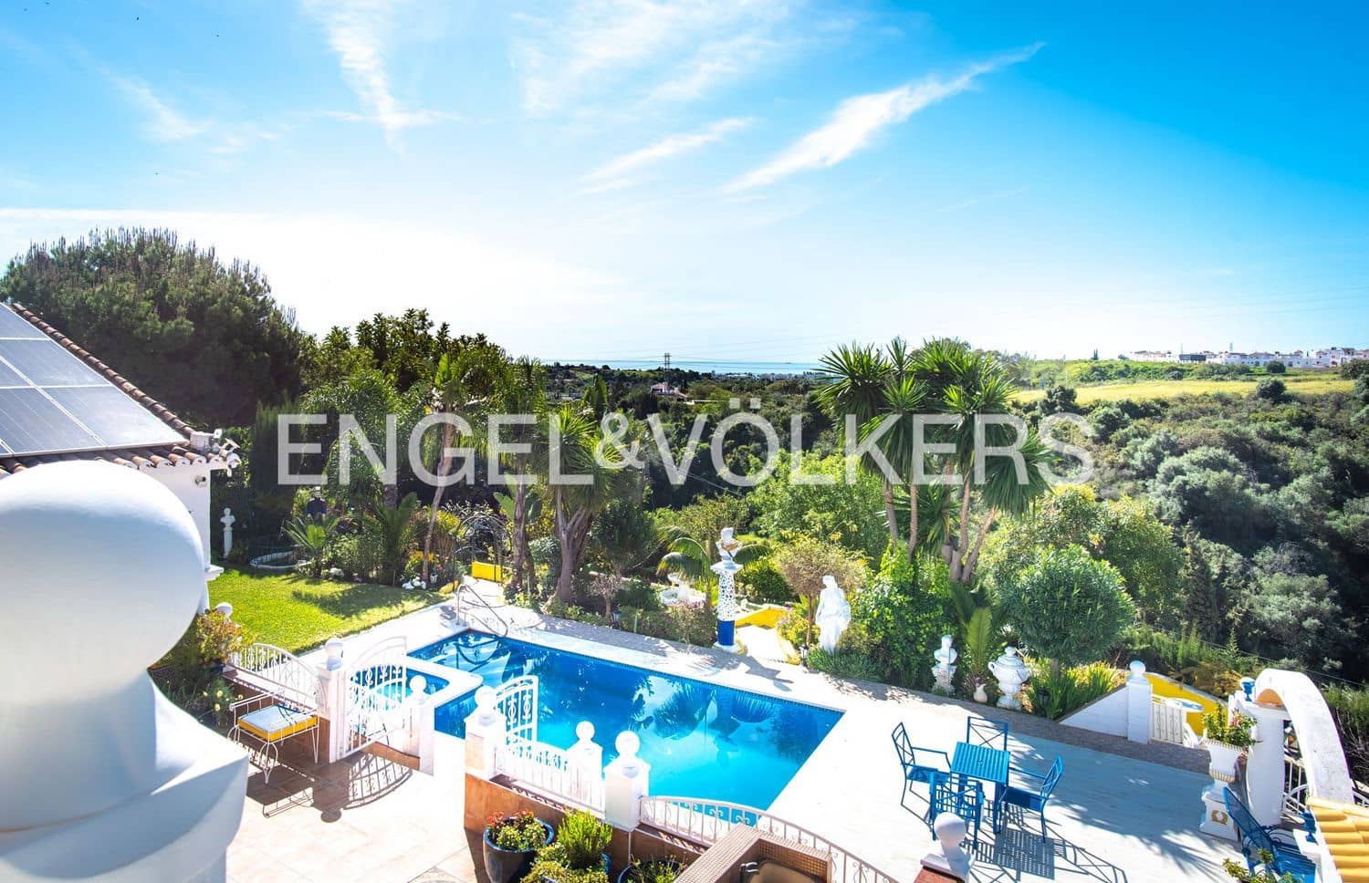 Chalet de 4 habitaciones en Estepona en venta con piscina garaje - 1.295.000 € (Ref: 9872972)