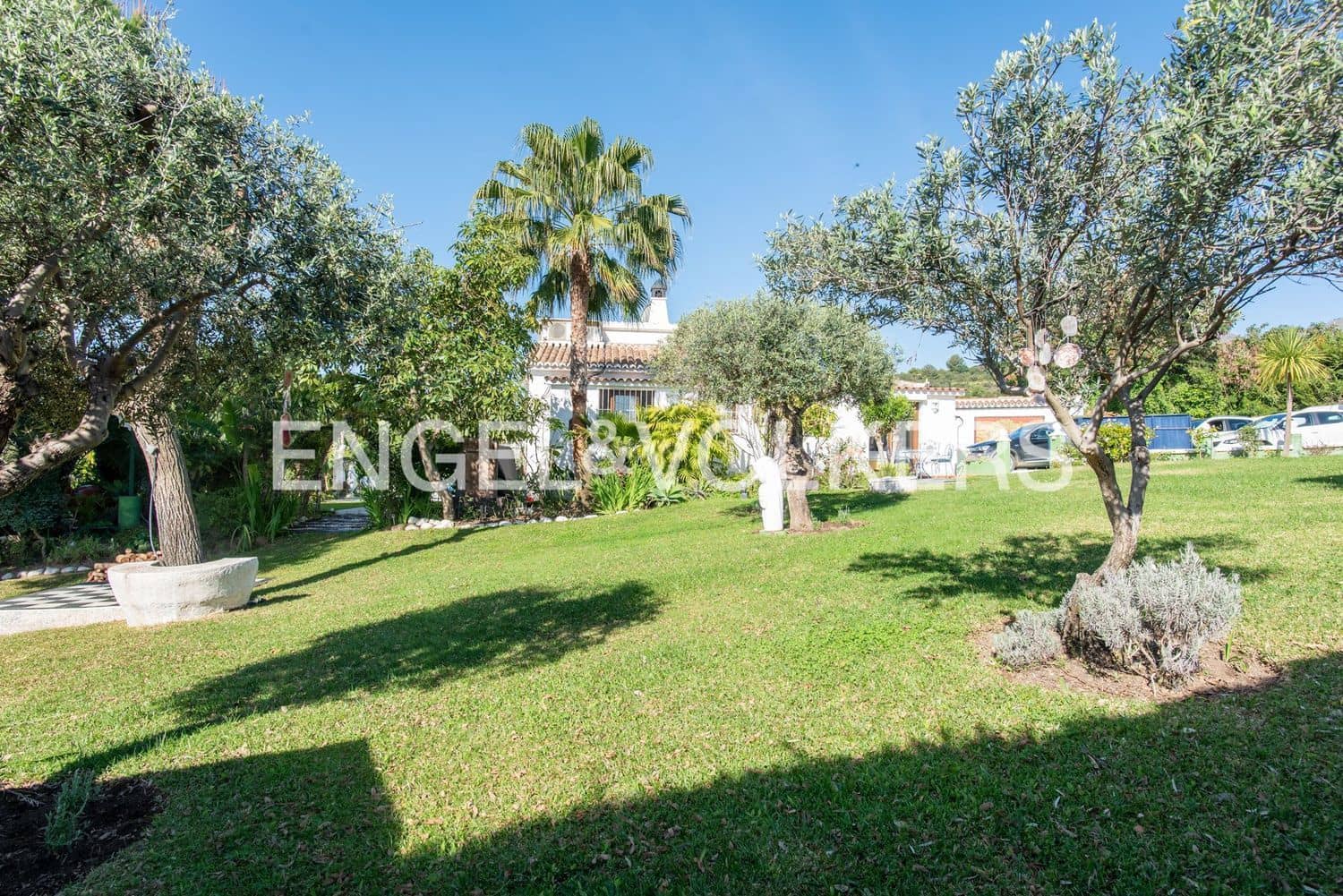 Chalet de 4 habitaciones en Estepona en venta con piscina garaje - 1.295.000 € (Ref: 9872972)