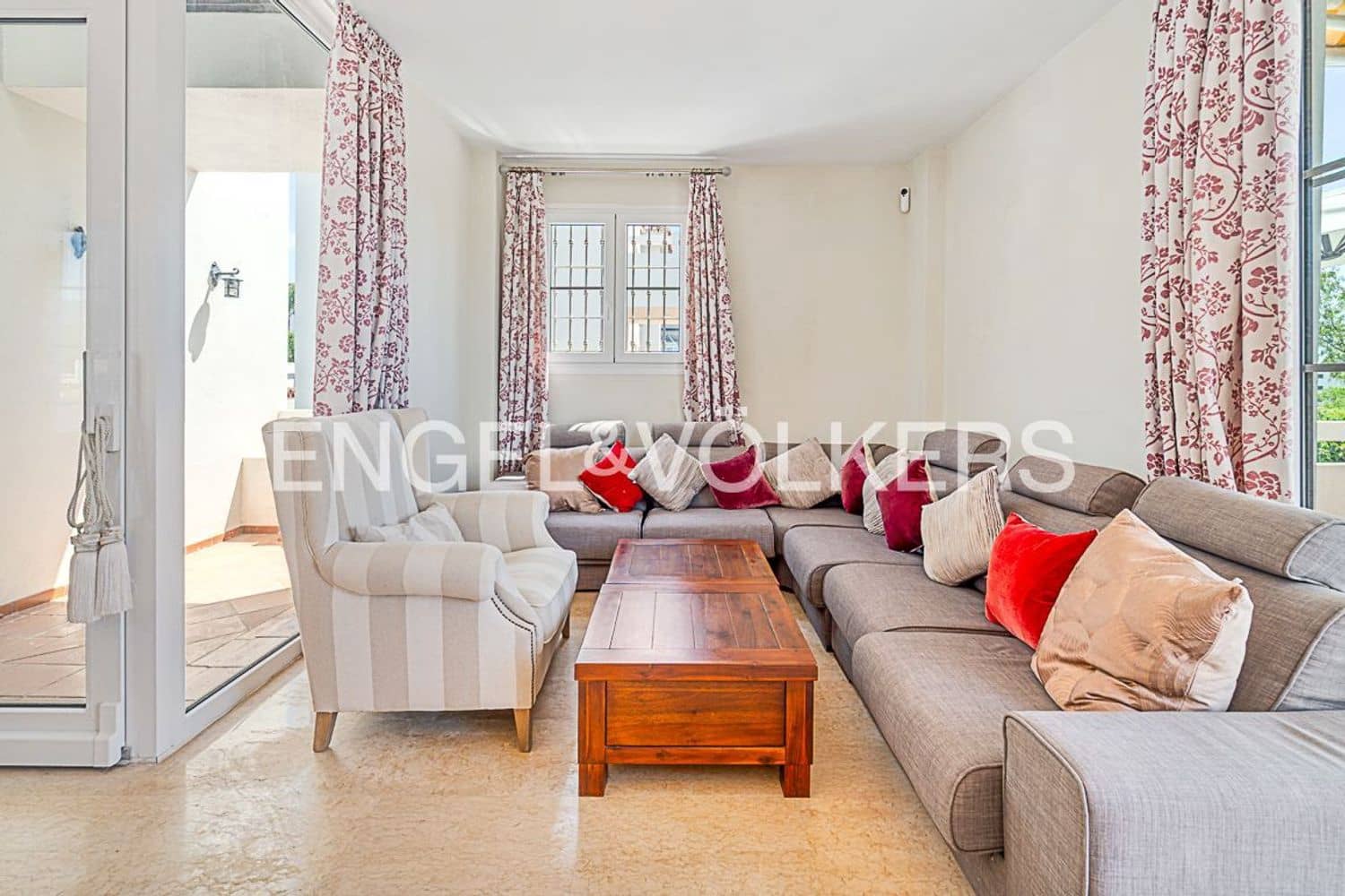 4 slaapkamer Villa te koop in Estepona met zwembad garage - € 1.200.000 (Ref: 9893724)