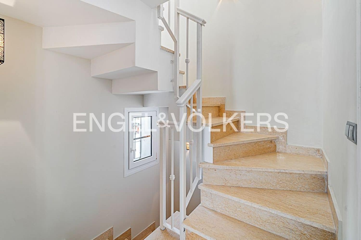 4 slaapkamer Villa te koop in Estepona met zwembad garage - € 1.200.000 (Ref: 9893724)