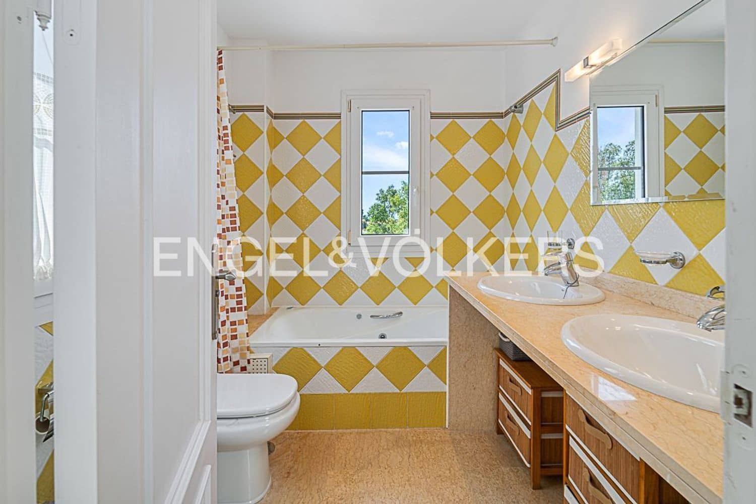 4 slaapkamer Villa te koop in Estepona met zwembad garage - € 1.200.000 (Ref: 9893724)