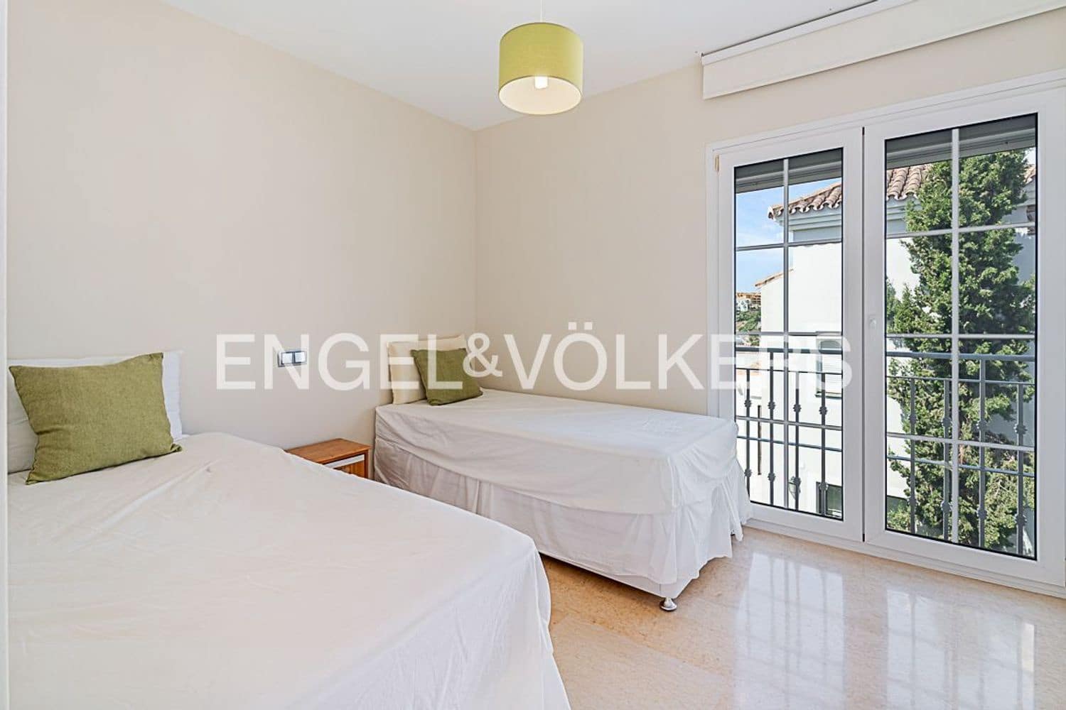 4 slaapkamer Villa te koop in Estepona met zwembad garage - € 1.200.000 (Ref: 9893724)