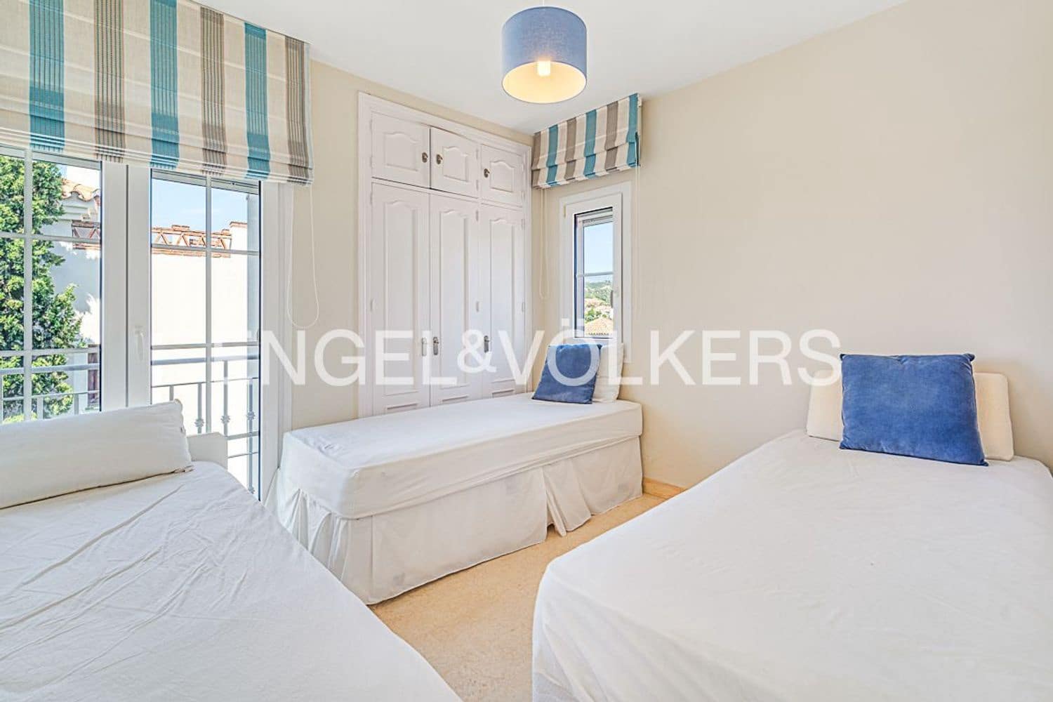 4 slaapkamer Villa te koop in Estepona met zwembad garage - € 1.200.000 (Ref: 9893724)