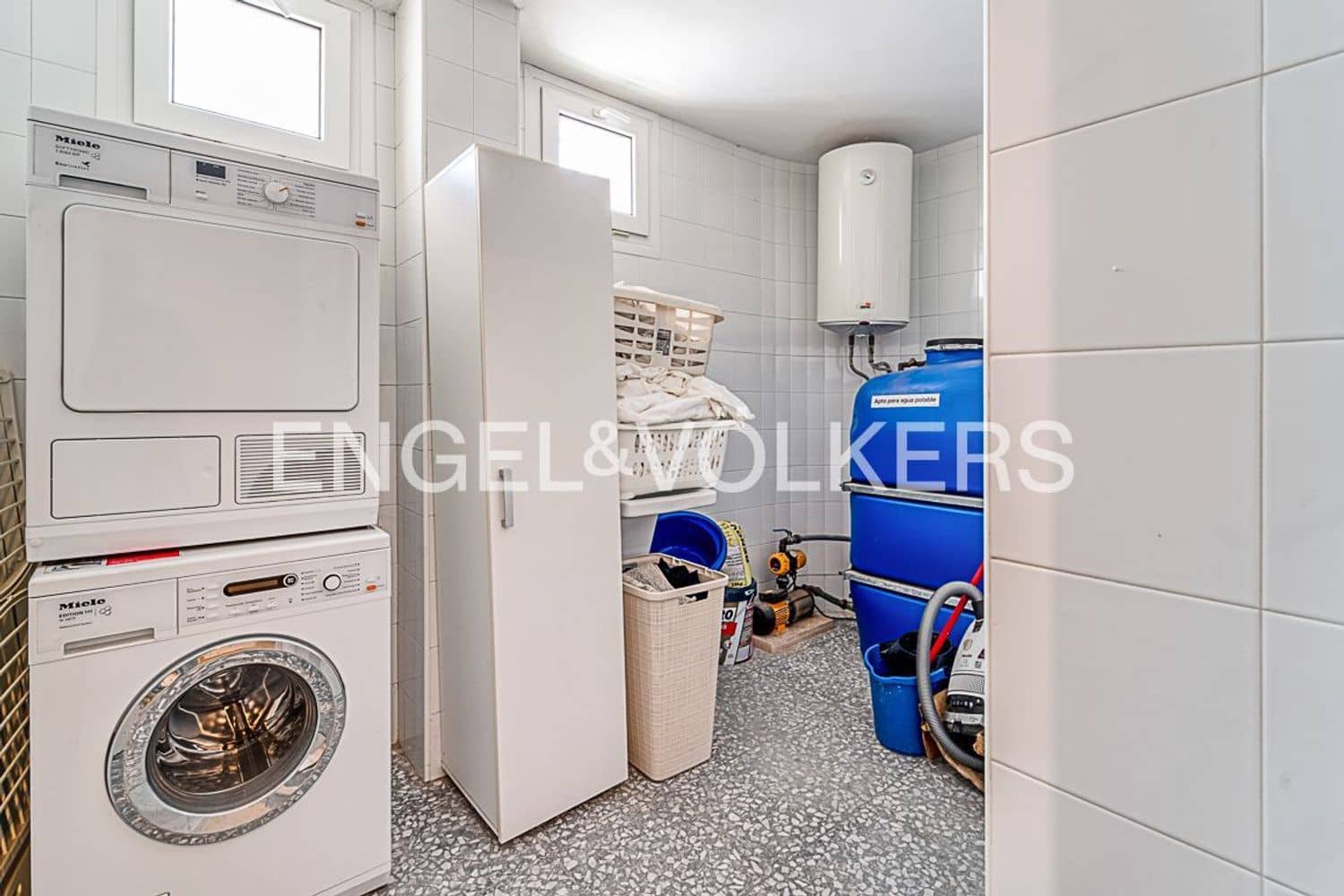 4 slaapkamer Villa te koop in Estepona met zwembad garage - € 1.200.000 (Ref: 9893724)