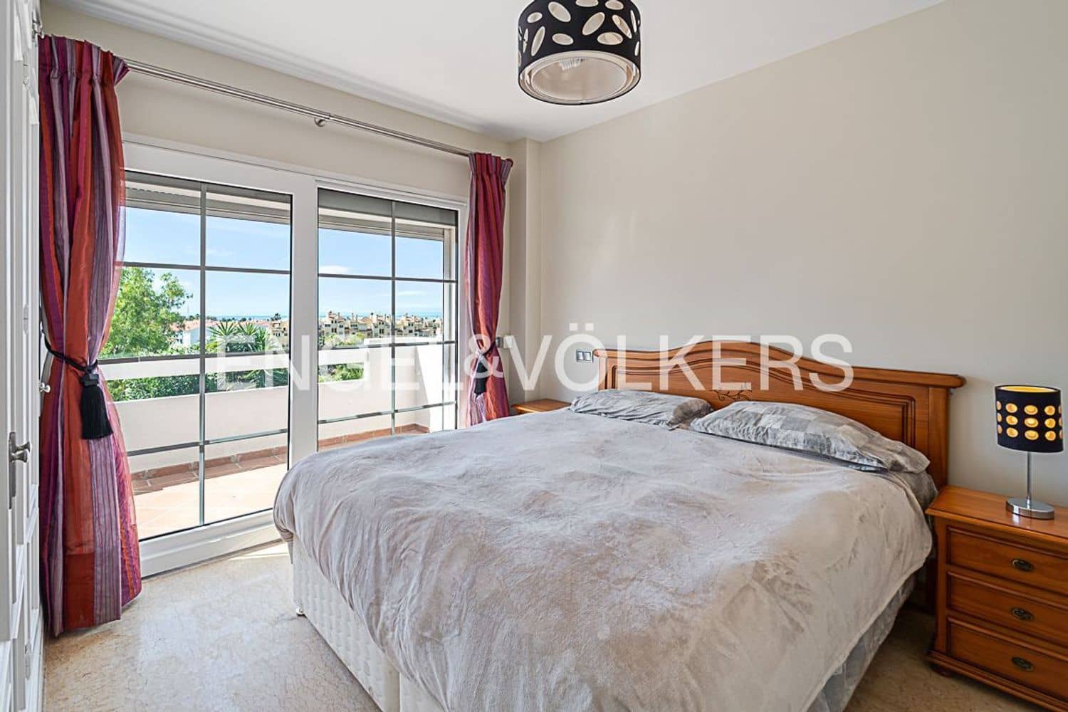 4 slaapkamer Villa te koop in Estepona met zwembad garage - € 1.200.000 (Ref: 9893724)