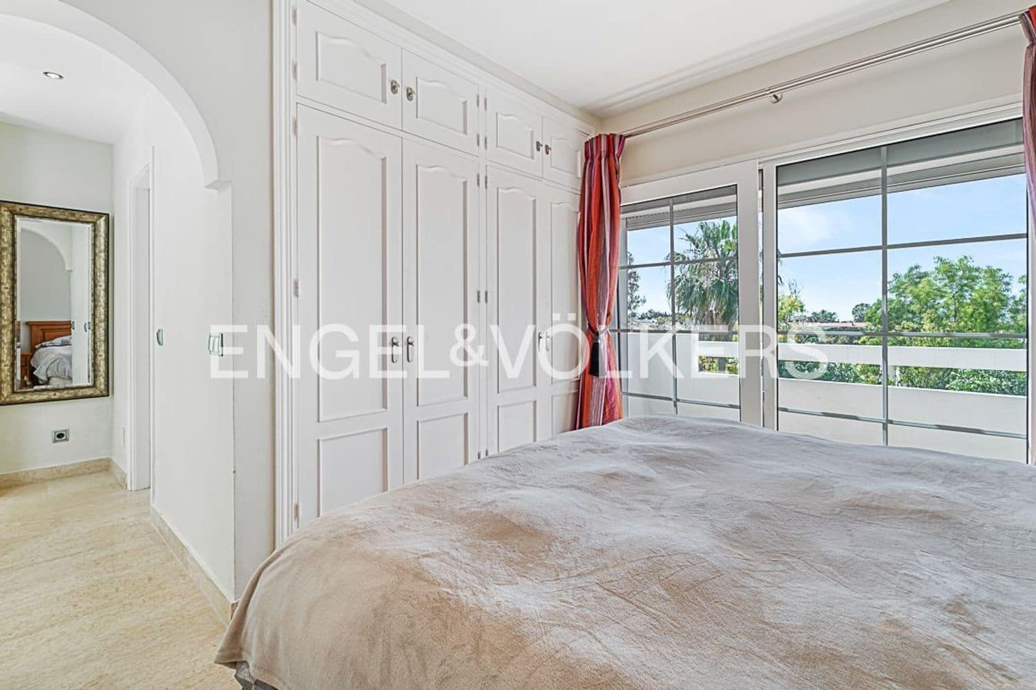 4 slaapkamer Villa te koop in Estepona met zwembad garage - € 1.200.000 (Ref: 9893724)