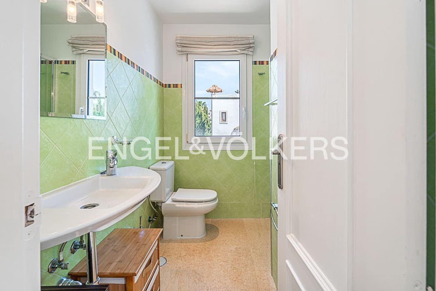 4 slaapkamer Villa te koop in Estepona met zwembad garage - € 1.200.000 (Ref: 9893724)