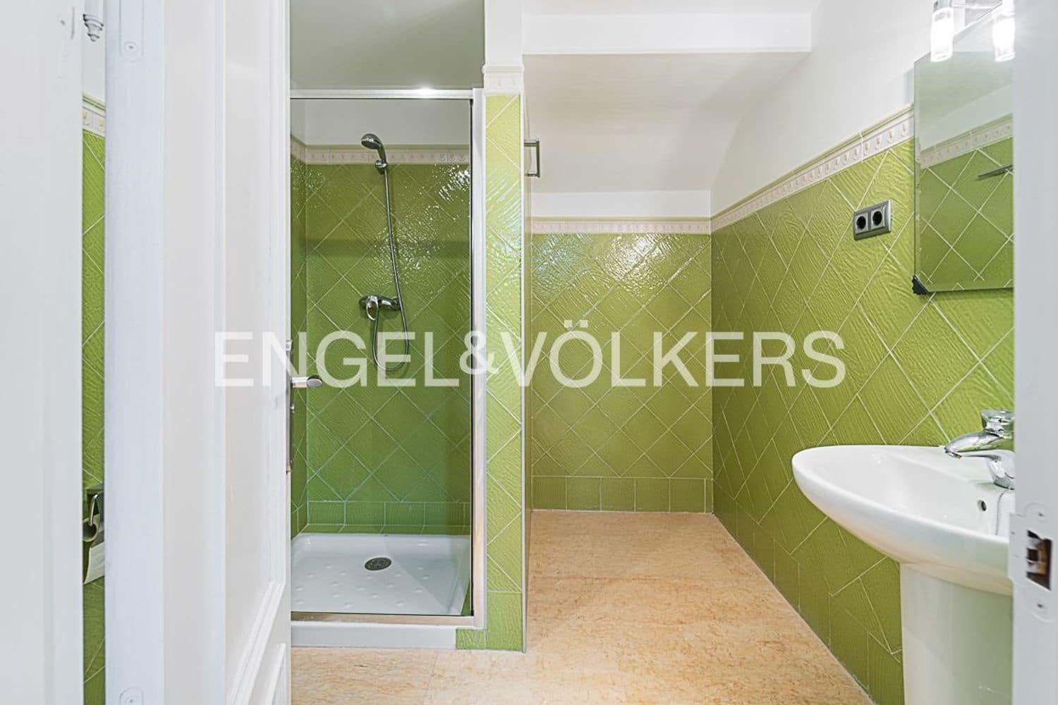 4 slaapkamer Villa te koop in Estepona met zwembad garage - € 1.200.000 (Ref: 9893724)