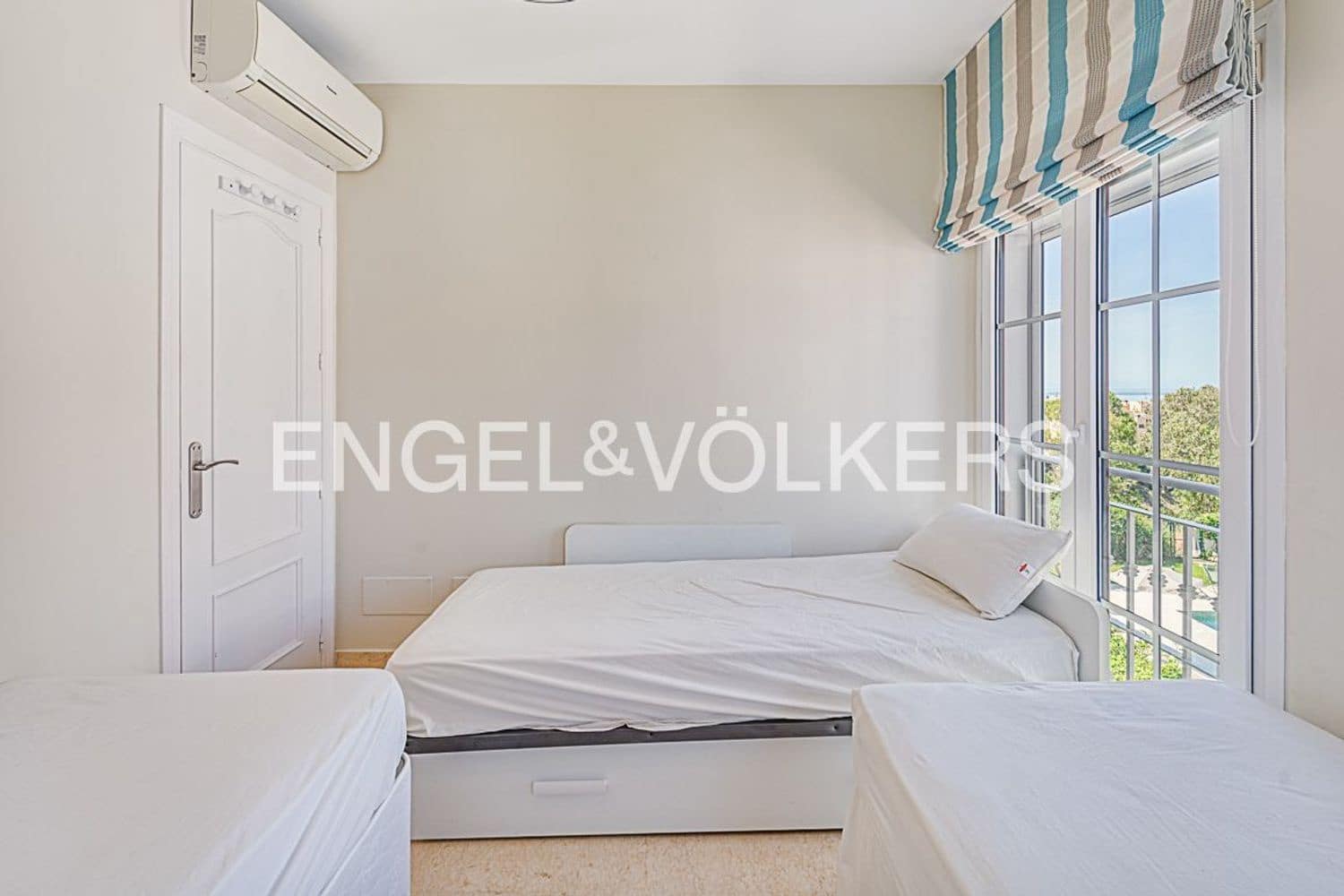4 slaapkamer Villa te koop in Estepona met zwembad garage - € 1.200.000 (Ref: 9893724)