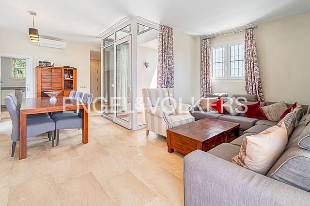 4 slaapkamer Villa te koop in La Concha - Resina Golf, Estepona met zwembad garage - € 1.200.000 (Ref: 9893724)
