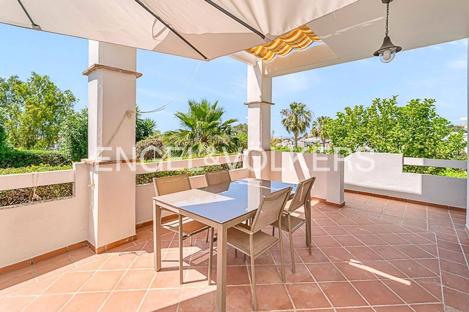 4 slaapkamer Villa te koop in Estepona met zwembad garage - € 1.200.000 (Ref: 9893724)