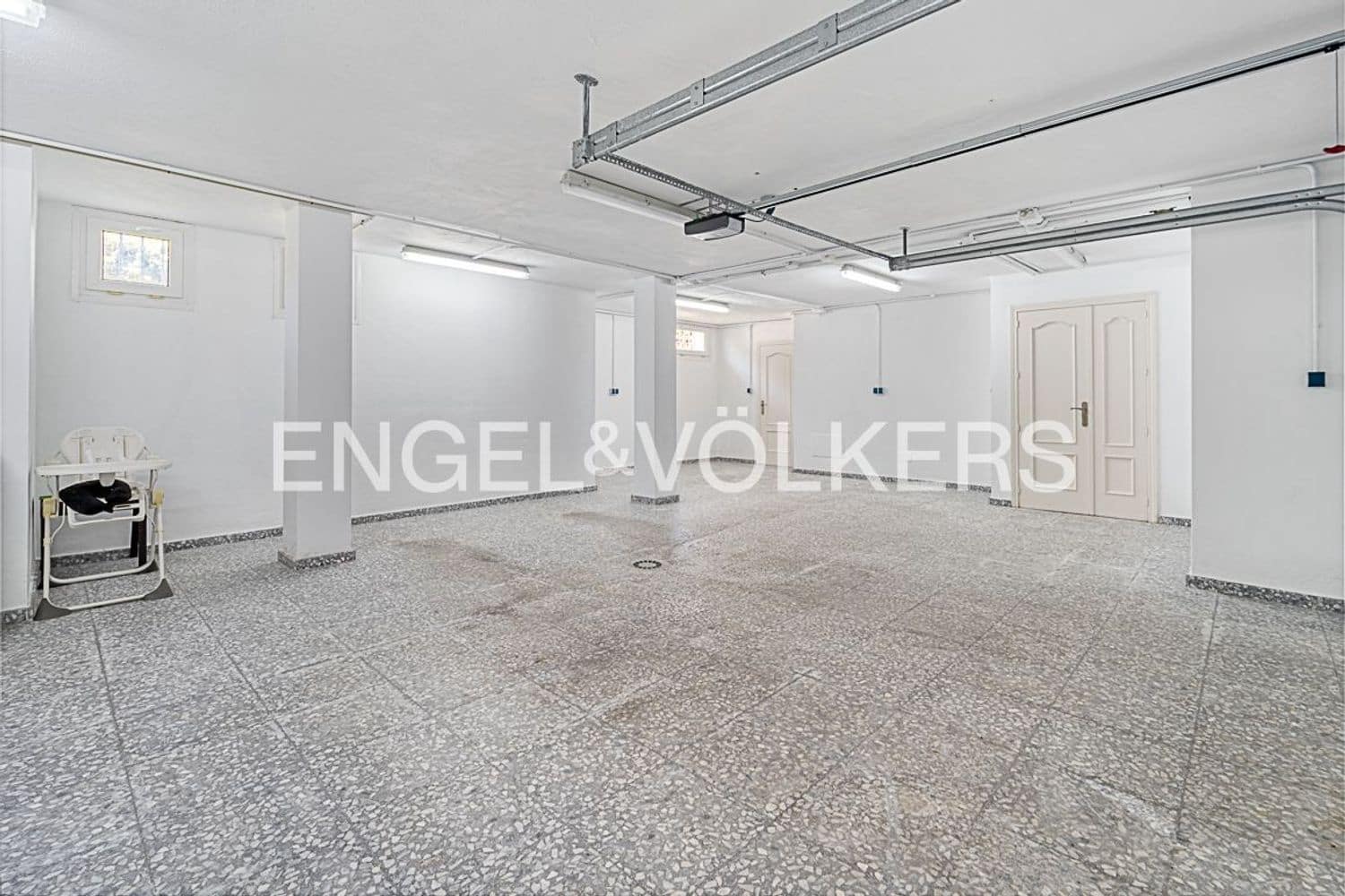 4 slaapkamer Villa te koop in Estepona met zwembad garage - € 1.200.000 (Ref: 9893724)