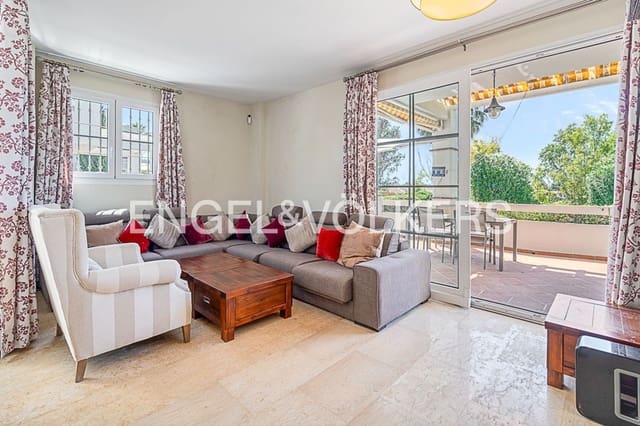 4 slaapkamer Villa te koop in La Concha - Resina Golf, Estepona met zwembad garage - € 1.200.000 (Ref: 9893724)