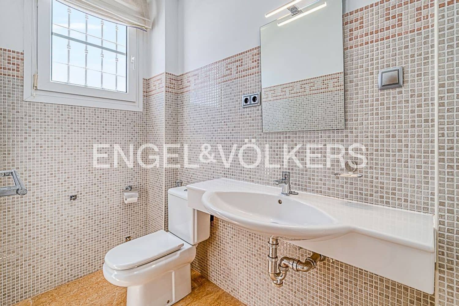 4 slaapkamer Villa te koop in Estepona met zwembad garage - € 1.200.000 (Ref: 9893724)