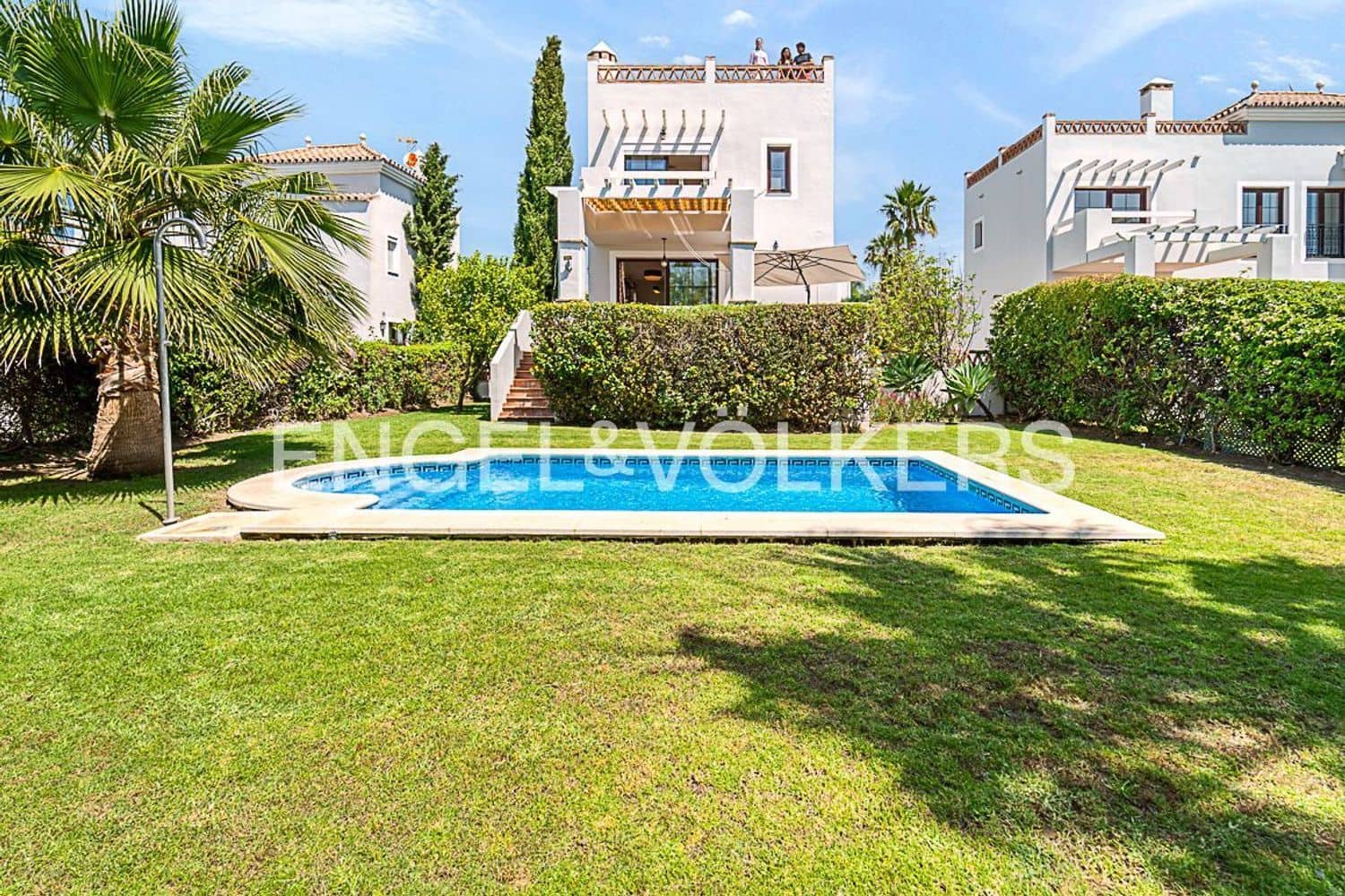 4 slaapkamer Villa te koop in Estepona met zwembad garage - € 1.200.000 (Ref: 9893724)