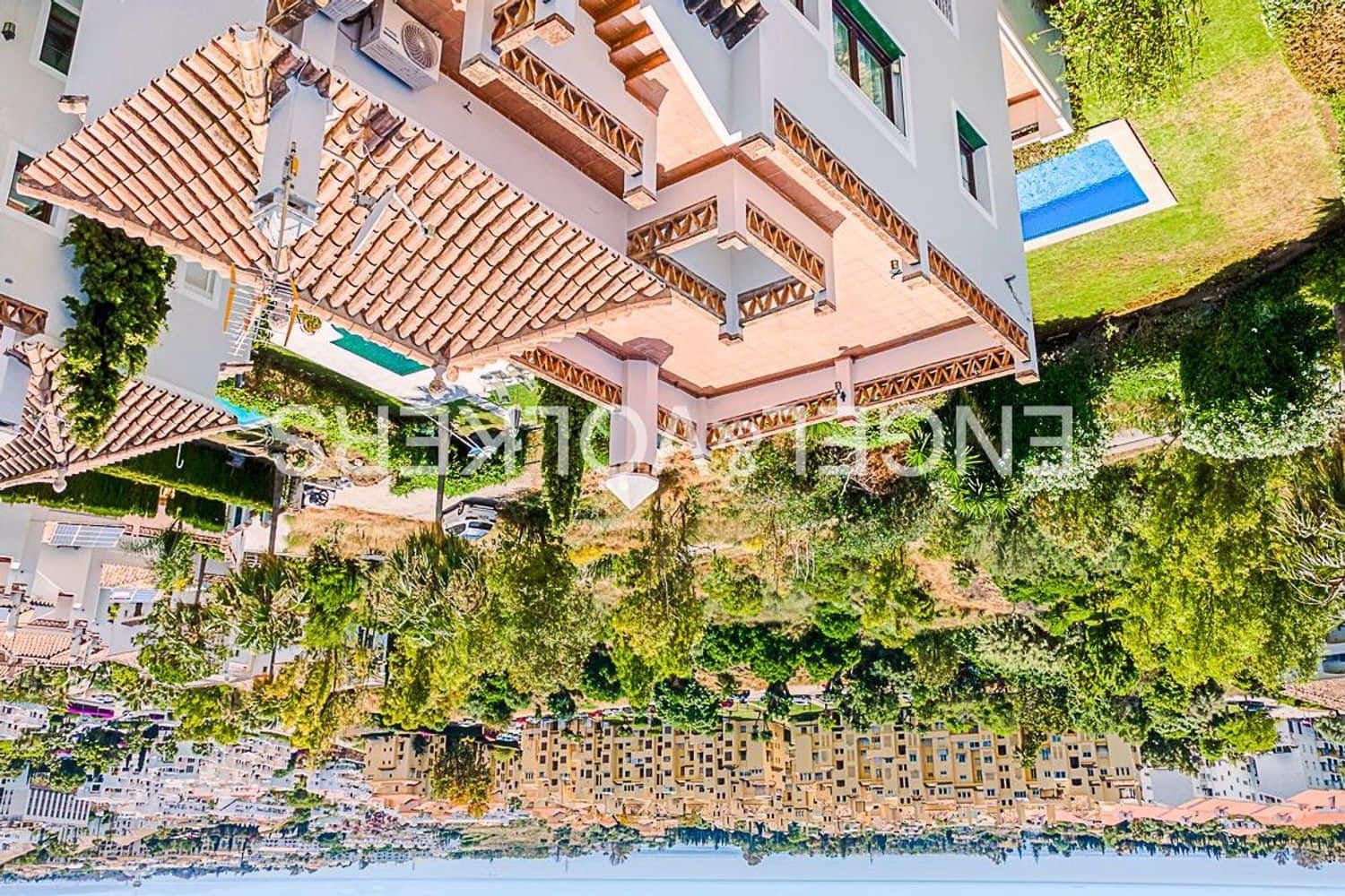 4 slaapkamer Villa te koop in Estepona met zwembad garage - € 1.200.000 (Ref: 9893724)