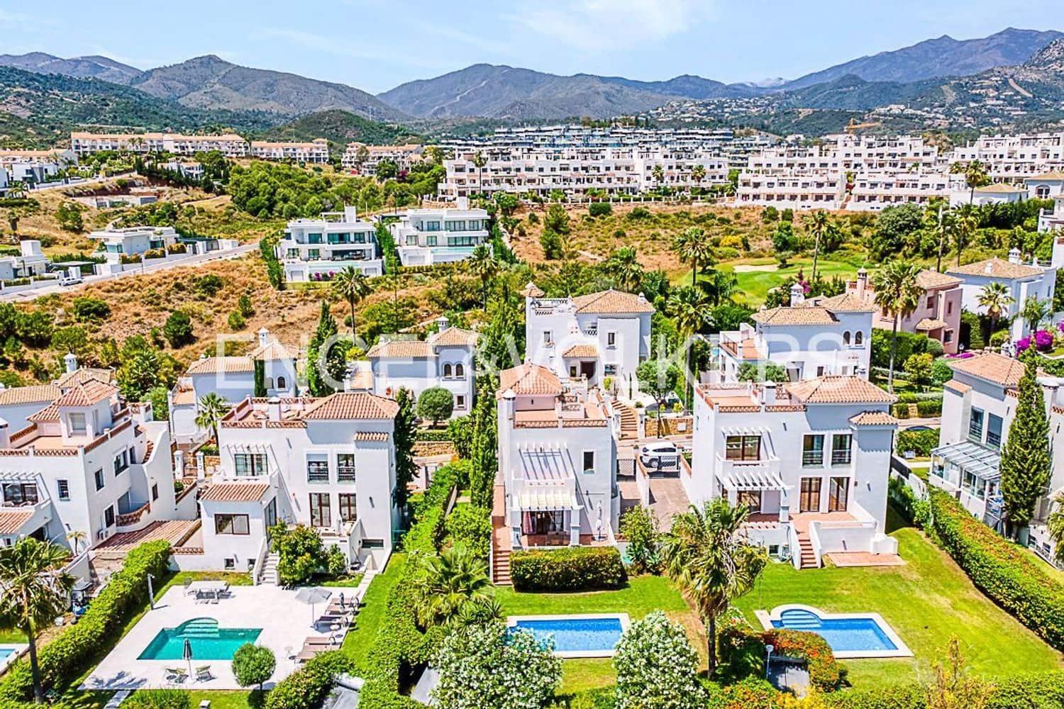 4 slaapkamer Villa te koop in Estepona met zwembad garage - € 1.200.000 (Ref: 9893724)