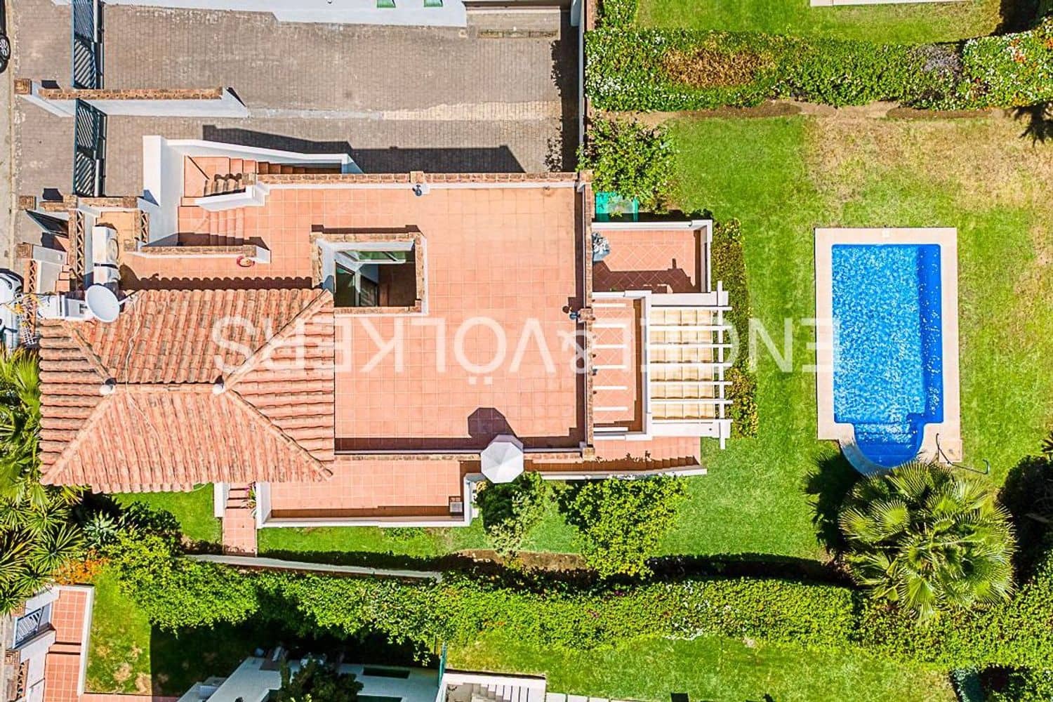 4 slaapkamer Villa te koop in Estepona met zwembad garage - € 1.200.000 (Ref: 9893724)