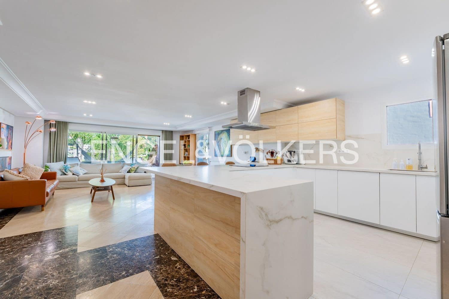 4 Zimmer Villa zu verkaufen in Estepona mit Pool Garage - 950.000 € (Ref: 9898894)