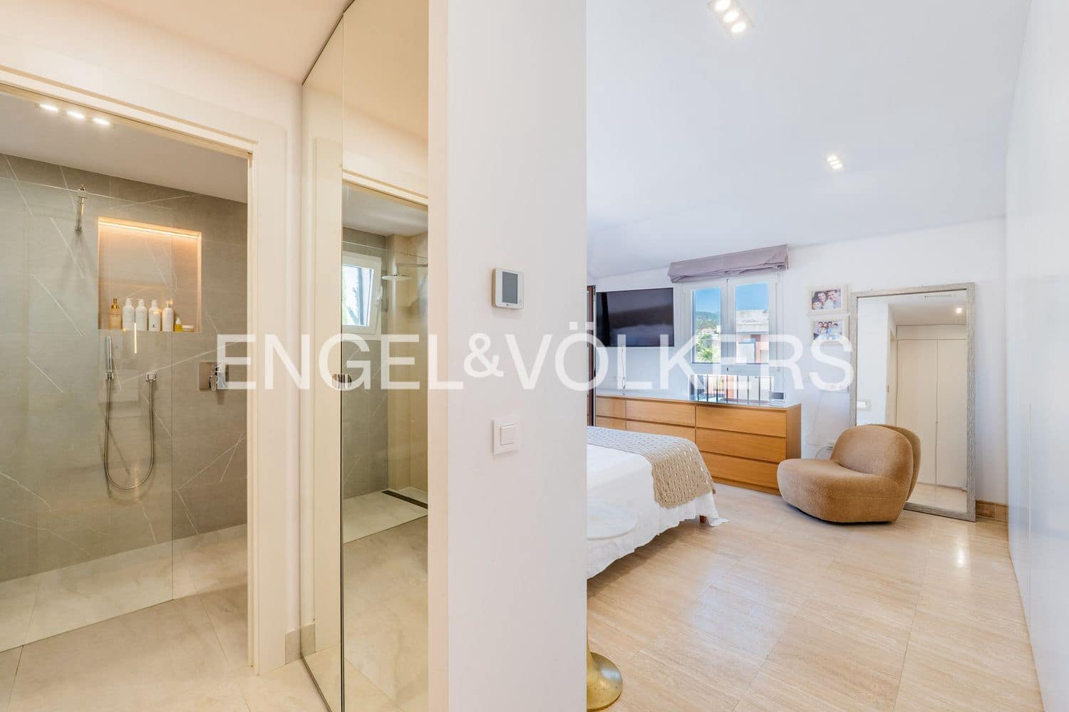 4 Zimmer Villa zu verkaufen in Estepona mit Pool Garage - 950.000 € (Ref: 9898894)