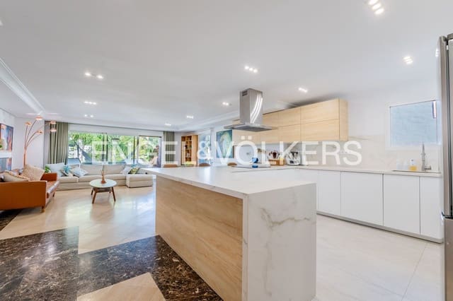 4 Zimmer Villa zu verkaufen in Resinera-Voladilla, Estepona mit Pool Garage - 950.000 € (Ref: 9898894)