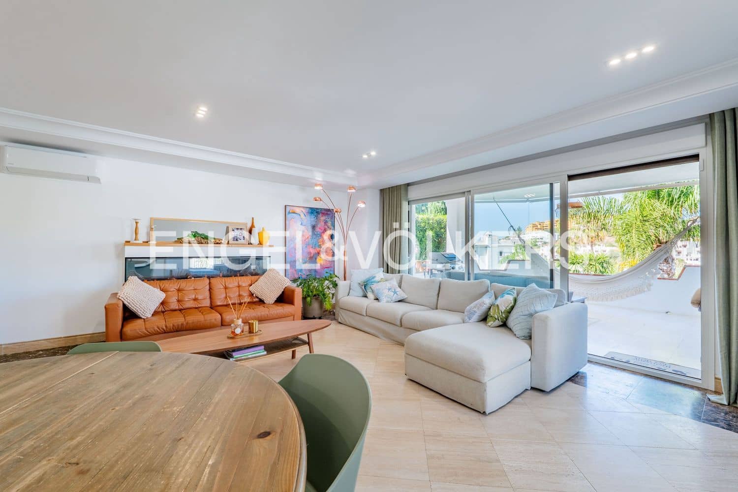 4 Zimmer Villa zu verkaufen in Estepona mit Pool Garage - 950.000 € (Ref: 9898894)