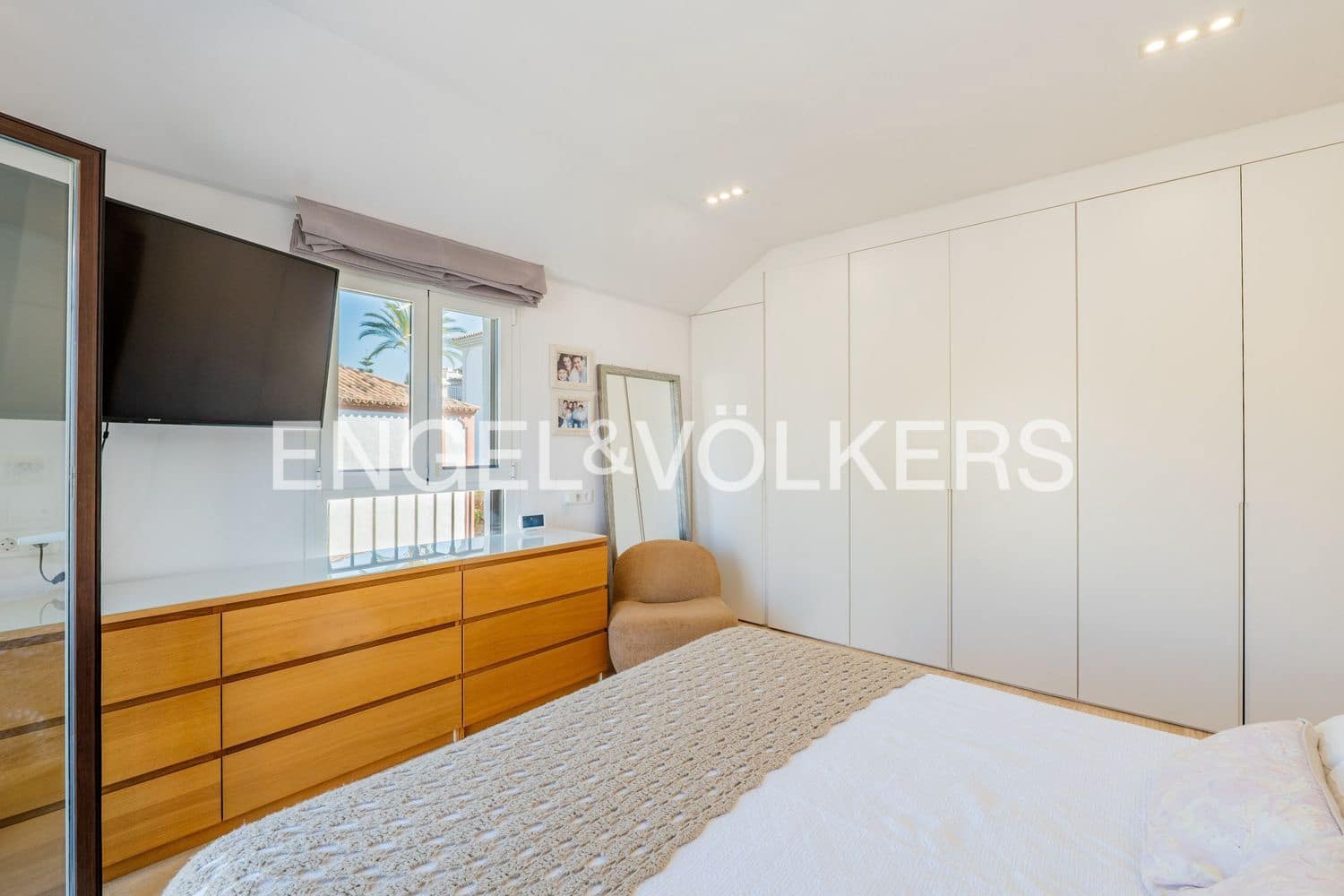 4 Zimmer Villa zu verkaufen in Estepona mit Pool Garage - 950.000 € (Ref: 9898894)