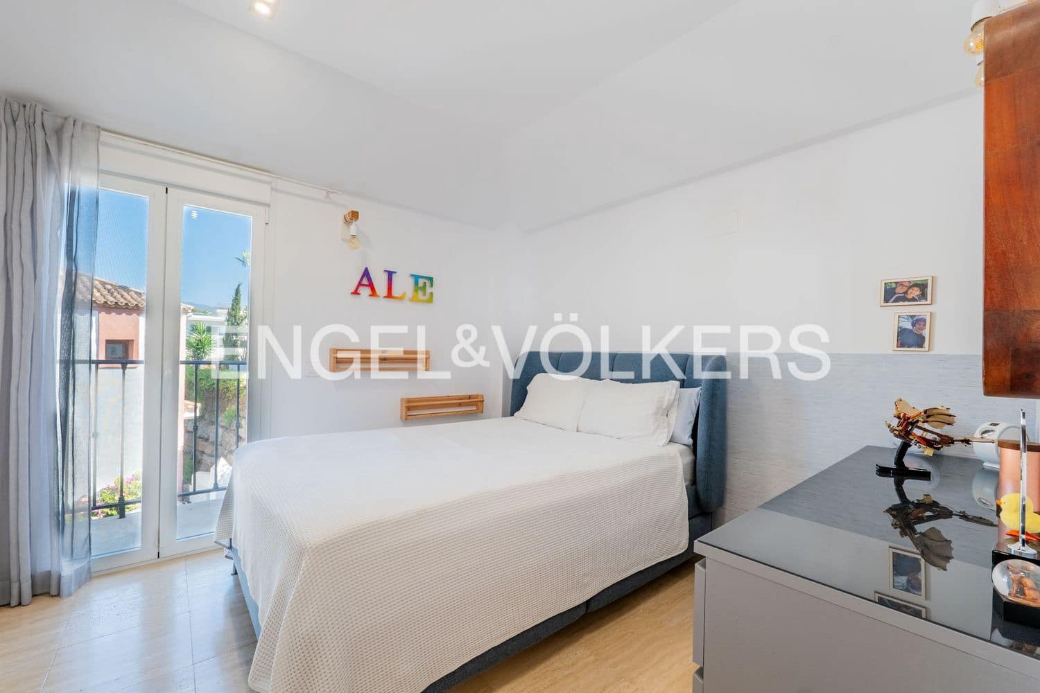 4 Zimmer Villa zu verkaufen in Estepona mit Pool Garage - 950.000 € (Ref: 9898894)