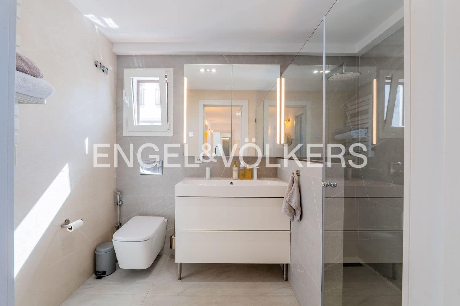4 Zimmer Villa zu verkaufen in Estepona mit Pool Garage - 950.000 € (Ref: 9898894)