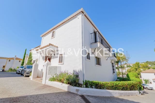 4 Zimmer Villa zu verkaufen in Resinera-Voladilla, Estepona mit Pool Garage - 950.000 € (Ref: 9898894)