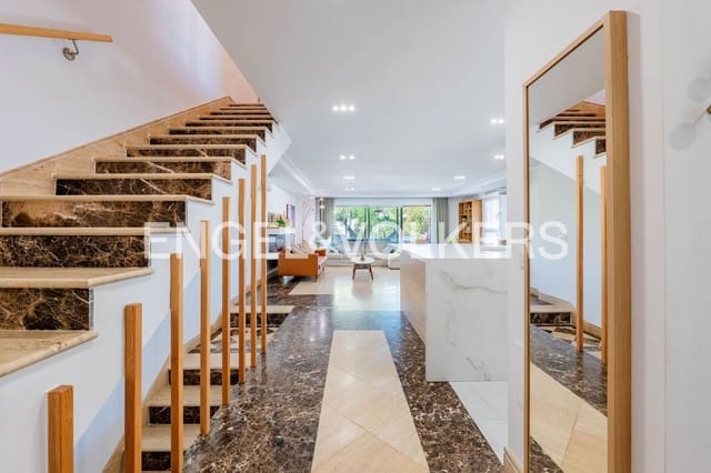 4 Zimmer Villa zu verkaufen in Resinera-Voladilla, Estepona mit Pool Garage - 950.000 € (Ref: 9898894)