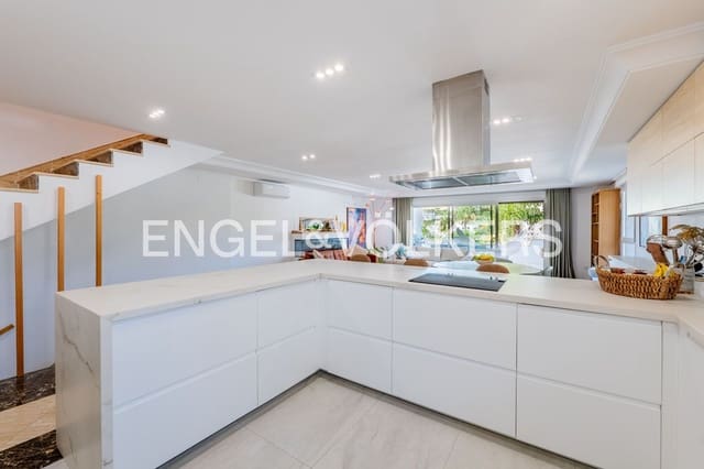4 Zimmer Villa zu verkaufen in Resinera-Voladilla, Estepona mit Pool Garage - 950.000 € (Ref: 9898894)