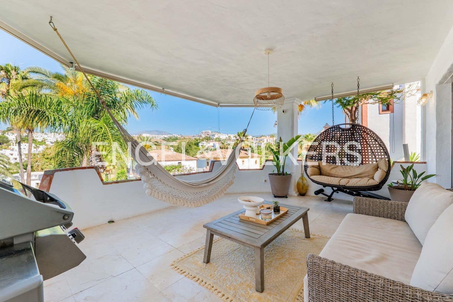 4 Zimmer Villa zu verkaufen in Estepona mit Pool Garage - 950.000 € (Ref: 9898894)