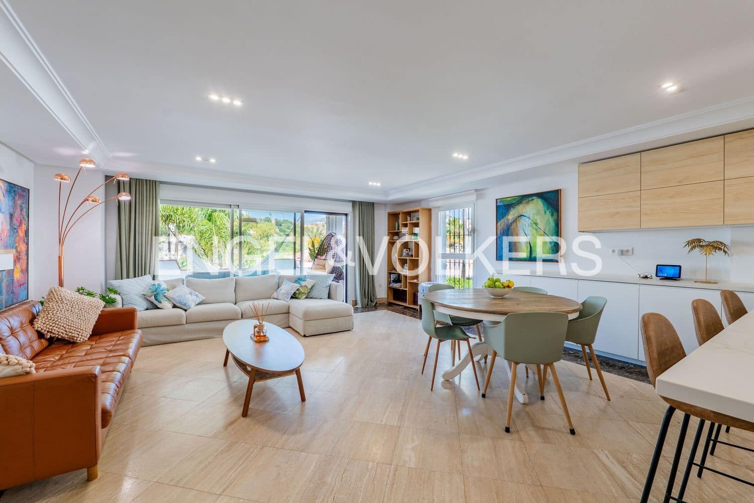 4 Zimmer Villa zu verkaufen in Estepona mit Pool Garage - 950.000 € (Ref: 9898894)