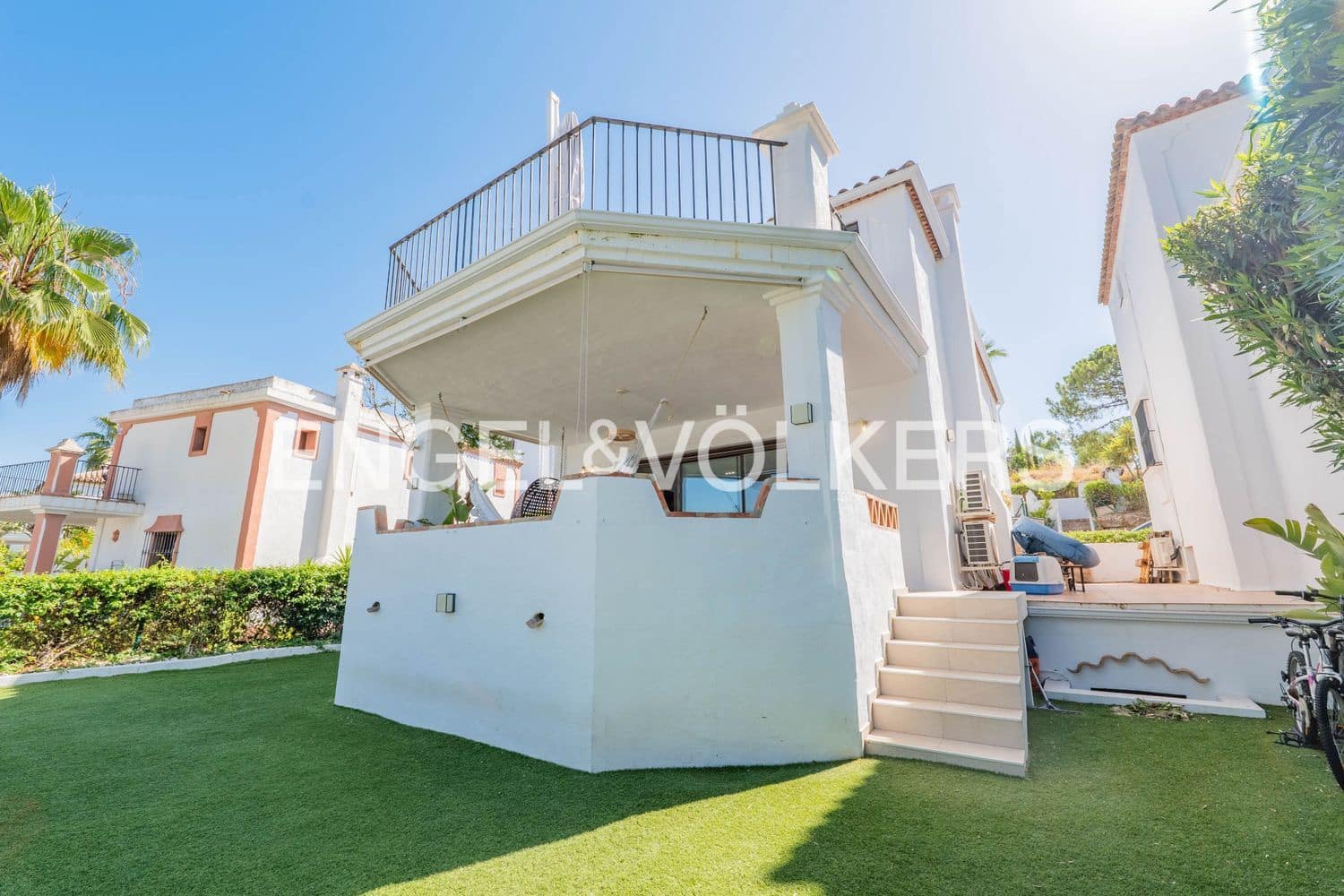 4 Zimmer Villa zu verkaufen in Estepona mit Pool Garage - 950.000 € (Ref: 9898894)