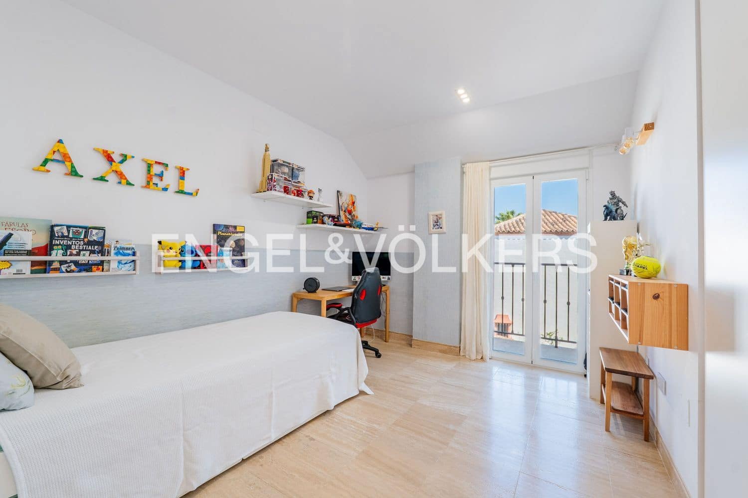 4 Zimmer Villa zu verkaufen in Estepona mit Pool Garage - 950.000 € (Ref: 9898894)