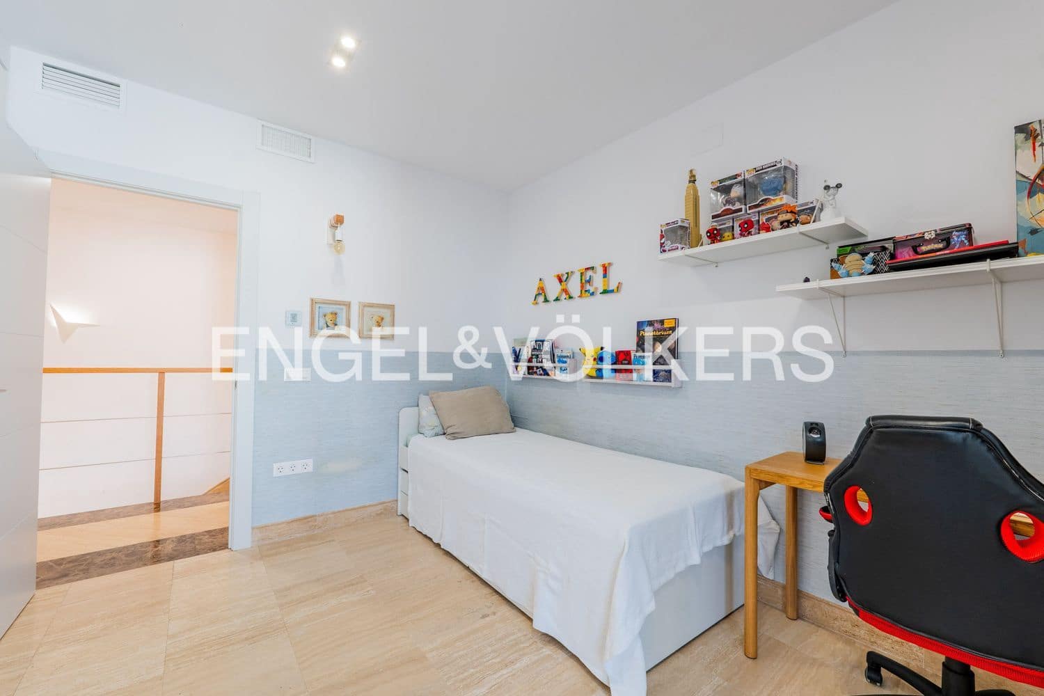 4 Zimmer Villa zu verkaufen in Estepona mit Pool Garage - 950.000 € (Ref: 9898894)