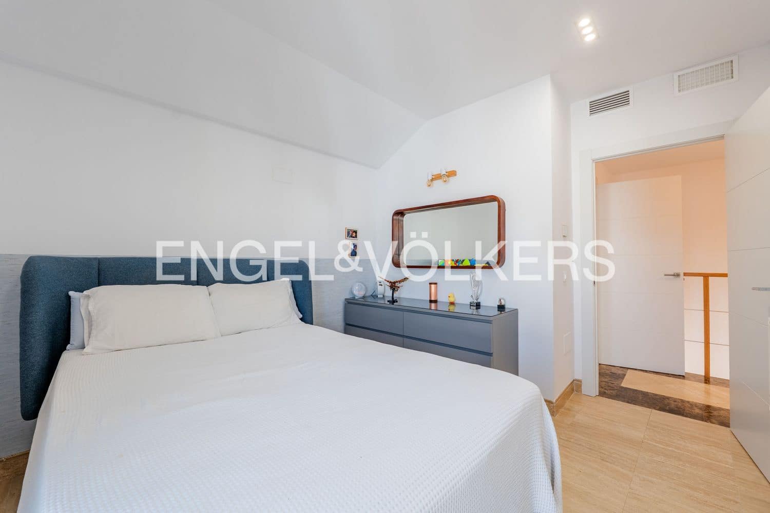 4 Zimmer Villa zu verkaufen in Estepona mit Pool Garage - 950.000 € (Ref: 9898894)